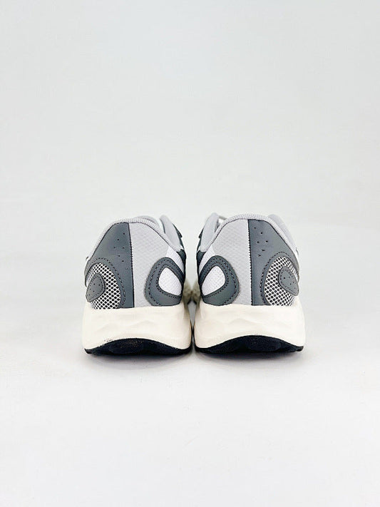 New Balance Fresh Foam v4 Sneakers