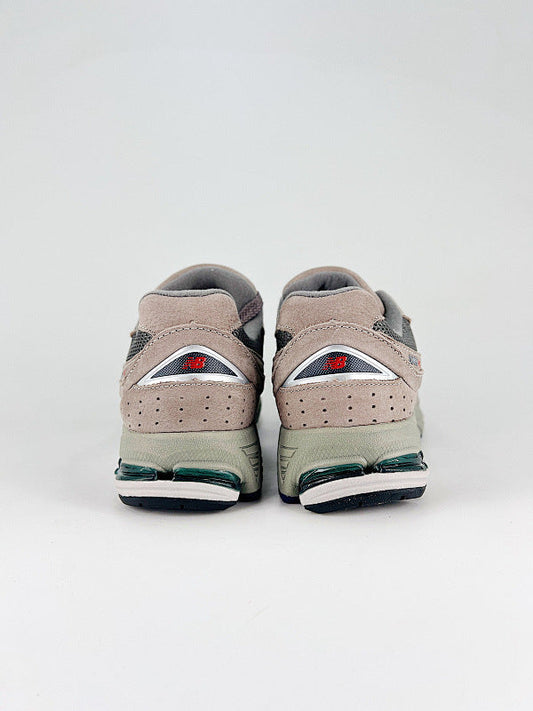 New Balance 2002R Sneakers
