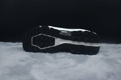 ON Cloudrock Low WP – Waterproof Low-Top Hiking Shoes