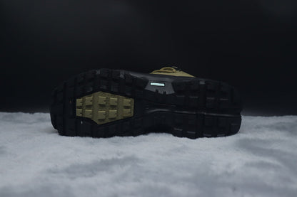 ON Cloudrock Low WP – Waterproof Low-Top Hiking Shoes