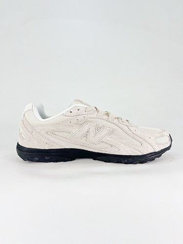 New Balance 204L Sneakers