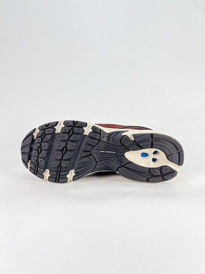 New Balance 740 Sneakers