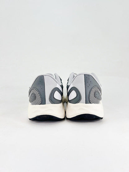 New Balance Fresh Foam v4 Sneakers