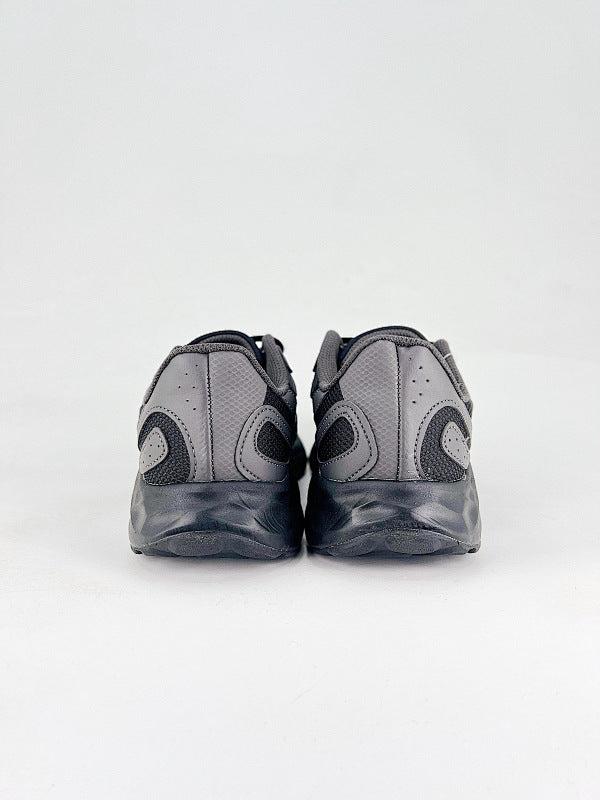 New Balance Fresh Foam v4 Sneakers