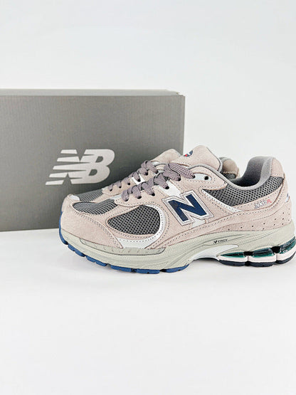 New Balance 2002R Sneakers
