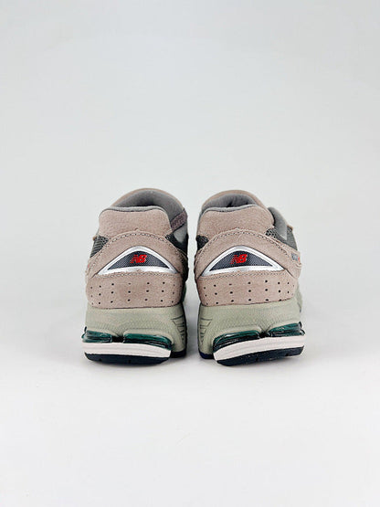 New Balance 2002R Sneakers